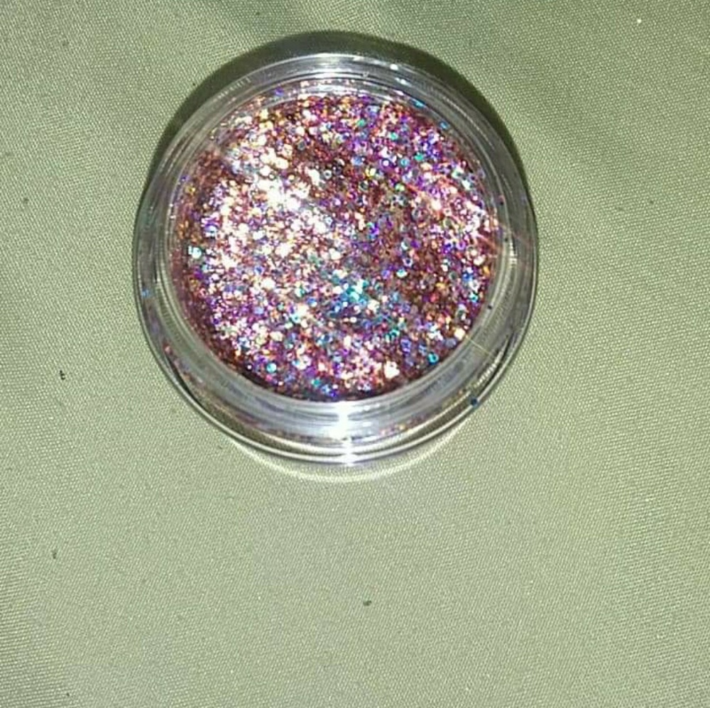 Eyeshadow glitter